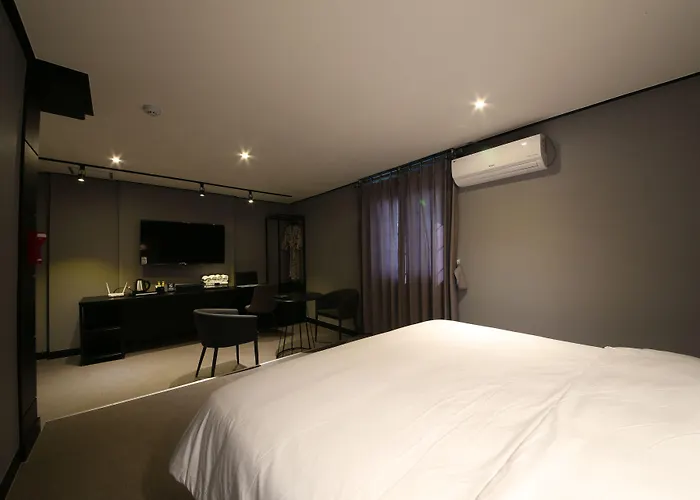 Hotel Almond Gupo Station Busan