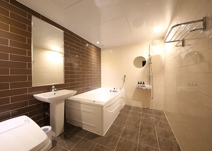 Almond Gupo Station Hotel 2*
