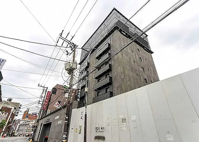 Almond Gupo Station