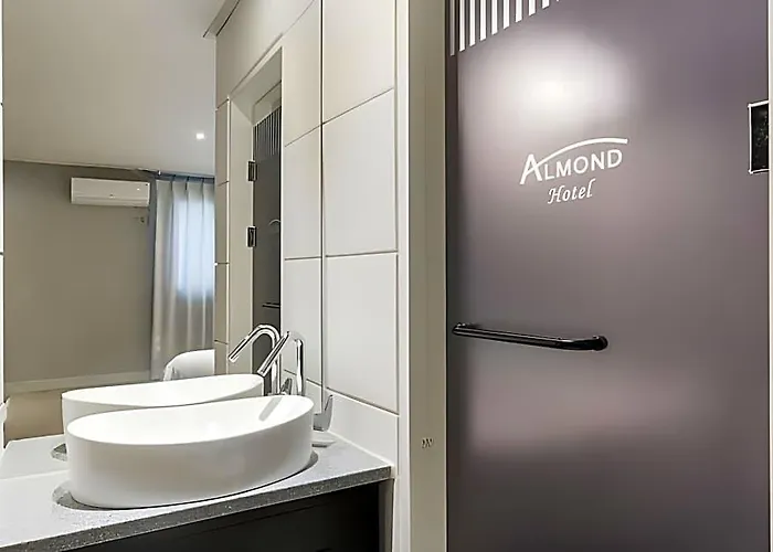 Almond Gupo Station Hotel 2*